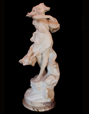 Fina escultura Italiana de marmol de carrara de mujer tocando el arpa por Prof. Conti