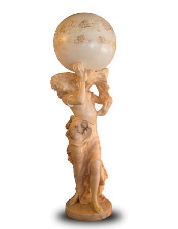 Escultura luminaria de una mujer realizada en alabastro